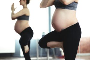 adapter sa pratique de yoga au long de sa grossesse avec Céline à Zéro Gravité