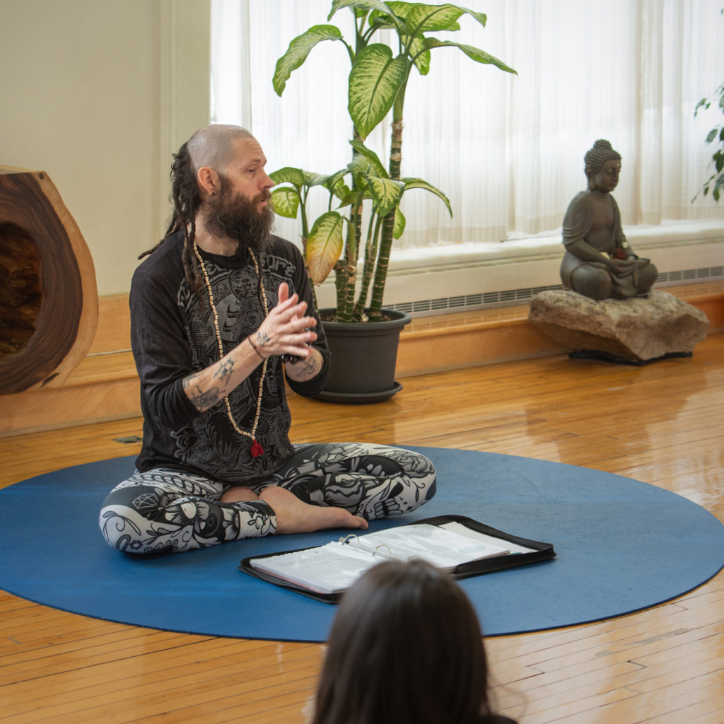 Formation professorale de yoga à Zéro Gravité, enseigné par François Lacerte