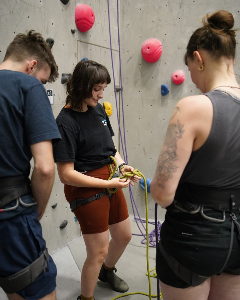 cours d'escalade, escalade à Montréal, escalade en intérieur, prendre un cours.