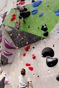article de blogue, chute en premier de cordée, escalade et yoga, Zéro Gravité, Montréal